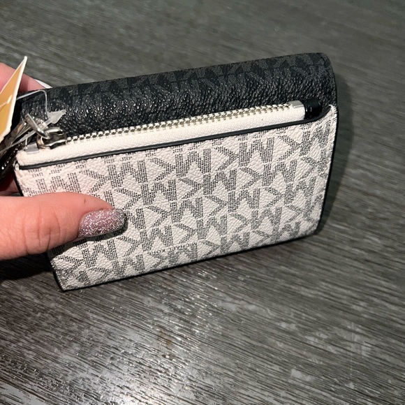 New black and white signature Michael Kors wallet tri fold wallet - Picture 3 of 6